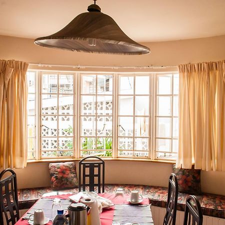 Upperroom Guesthouse 姆巴巴内 外观 照片