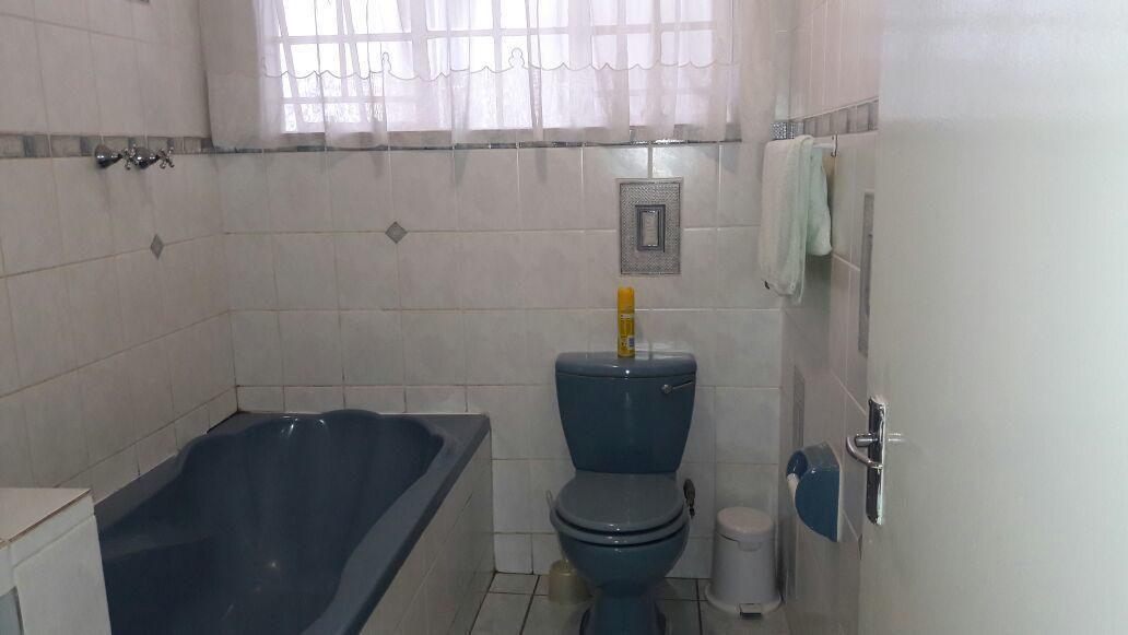 Upperroom Guesthouse 姆巴巴内 外观 照片